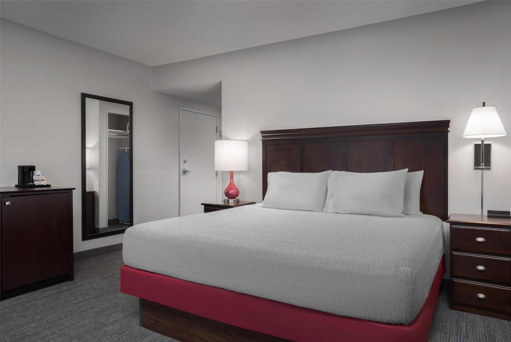 Hampton Inn & Suites Omaha-Downtown Exterior photo