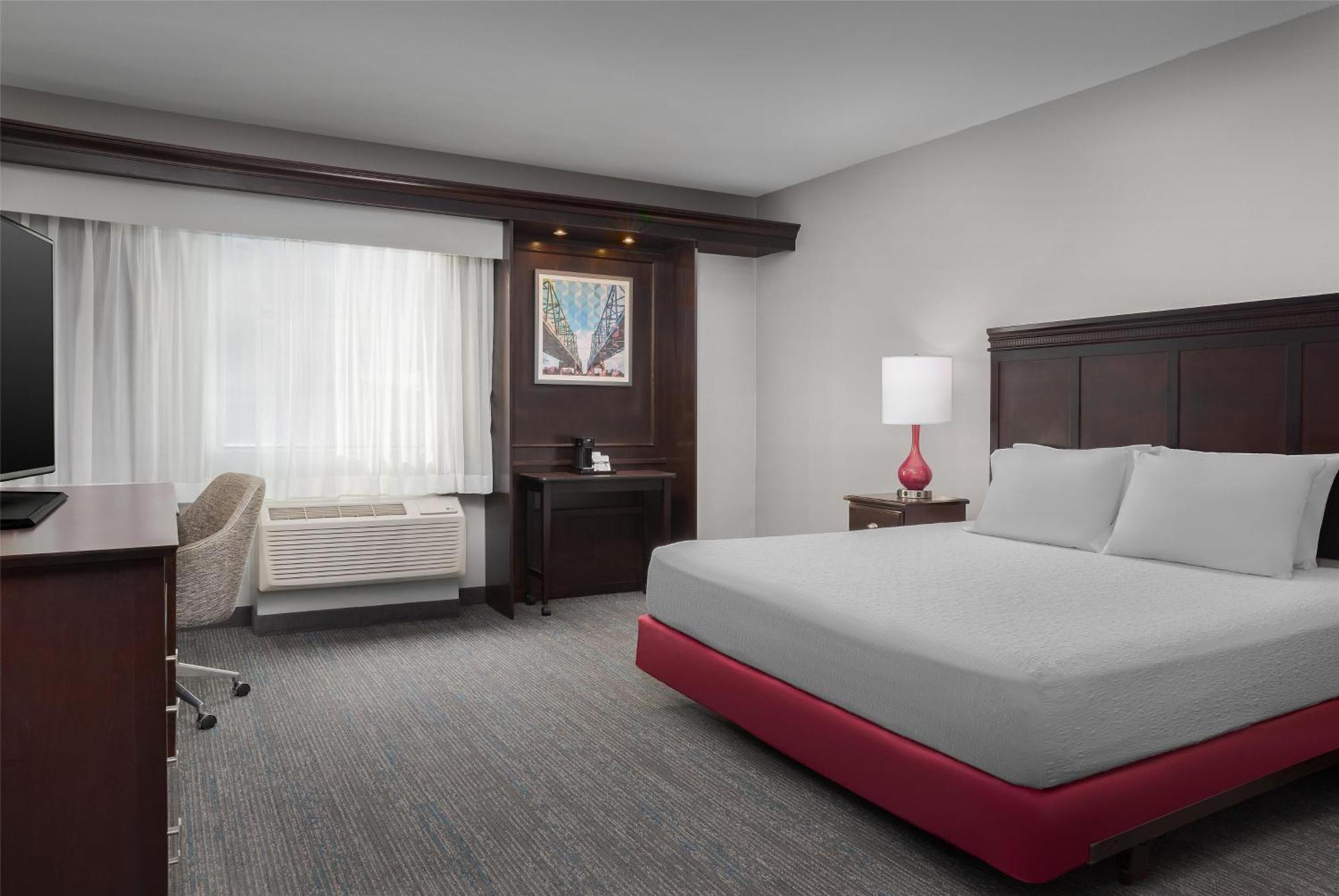 Hampton Inn & Suites Omaha-Downtown Exterior photo