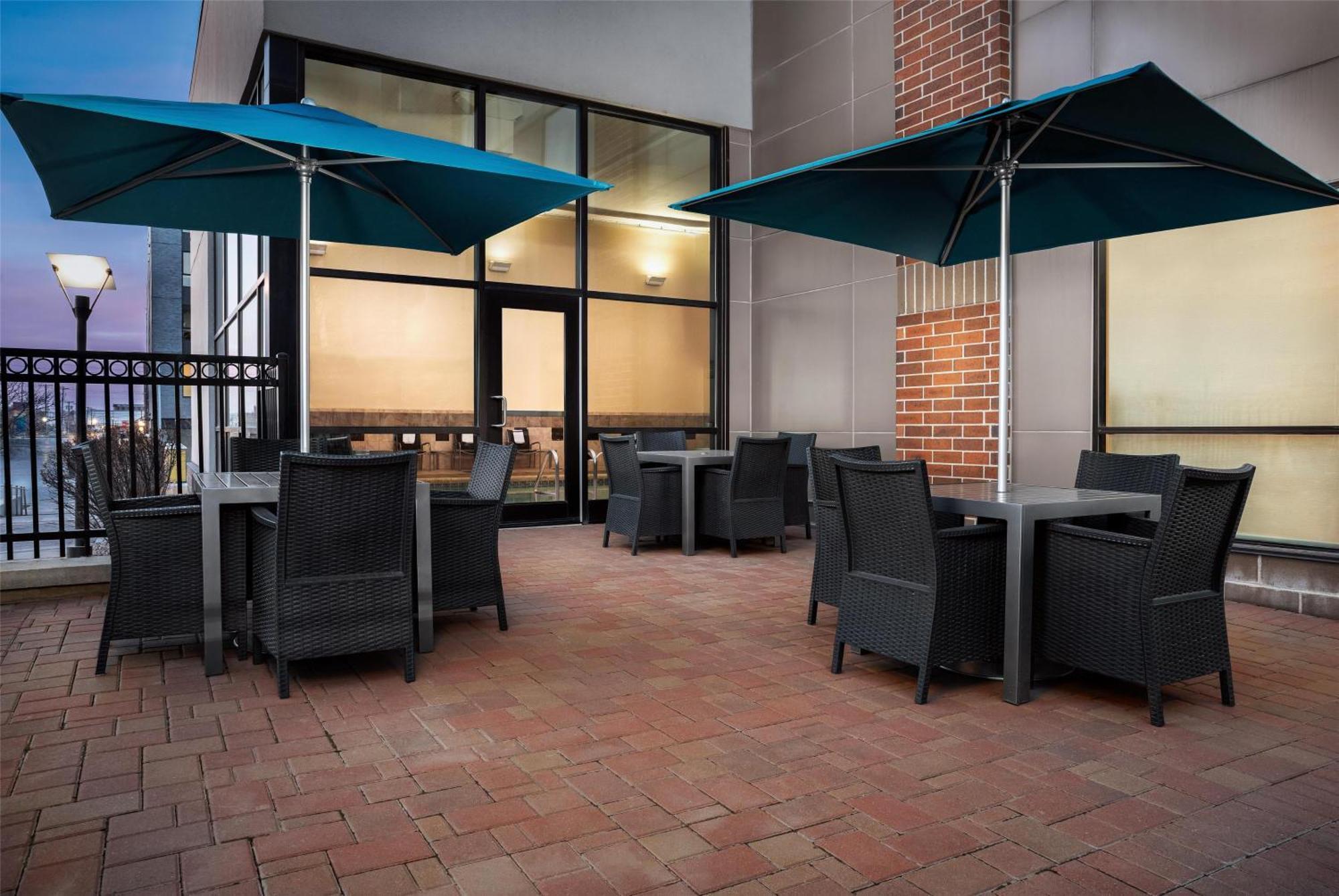 Hampton Inn & Suites Omaha-Downtown Exterior photo