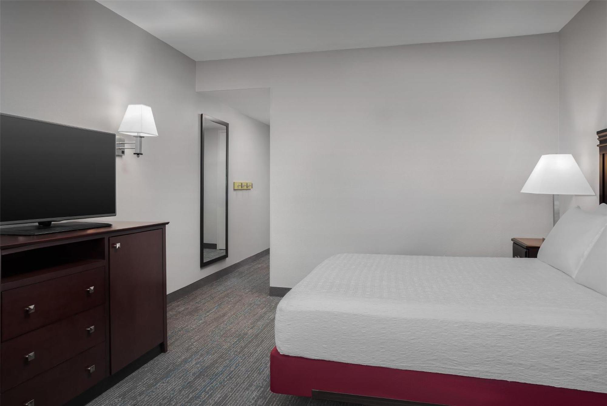 Hampton Inn & Suites Omaha-Downtown Exterior photo