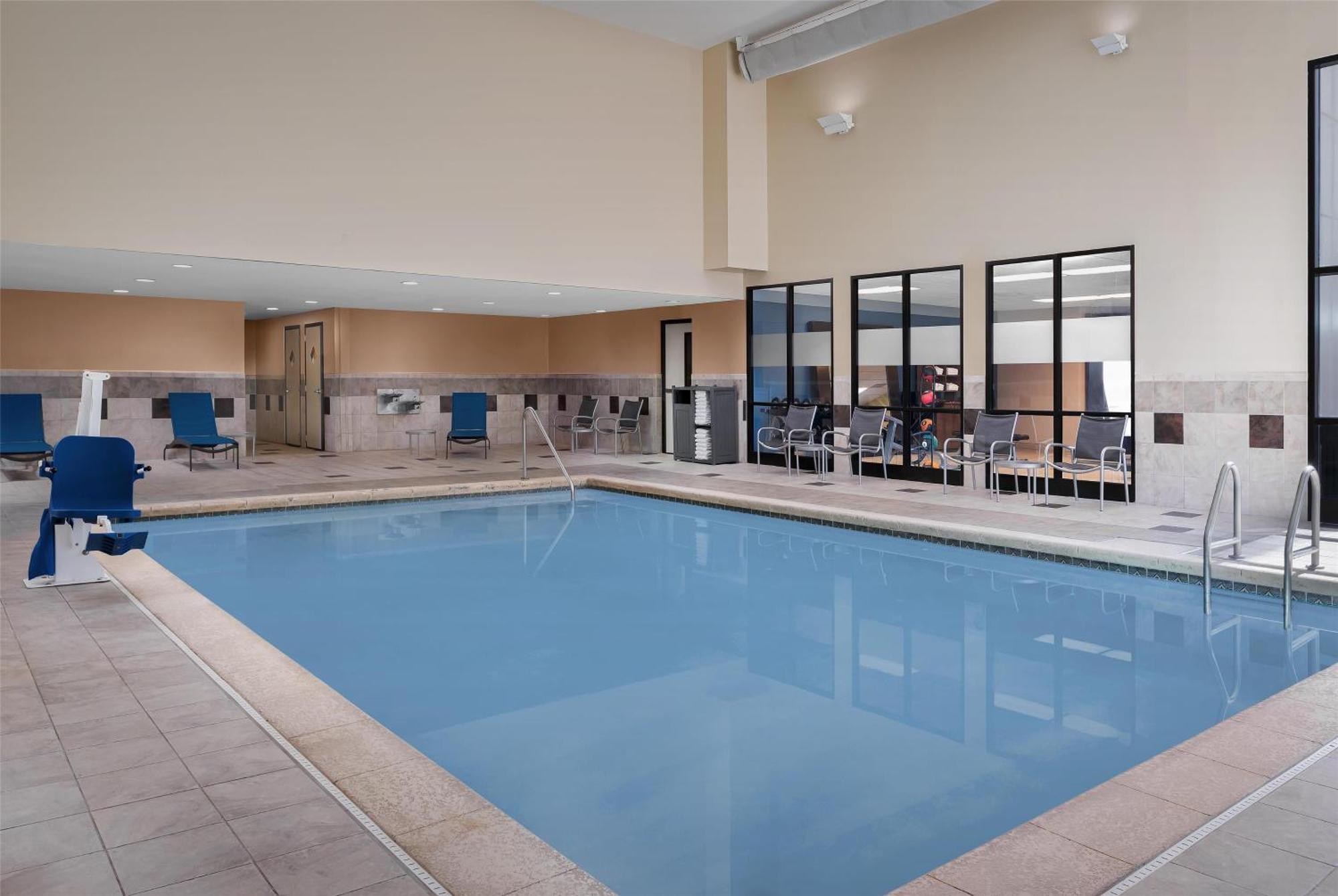 Hampton Inn & Suites Omaha-Downtown Exterior photo