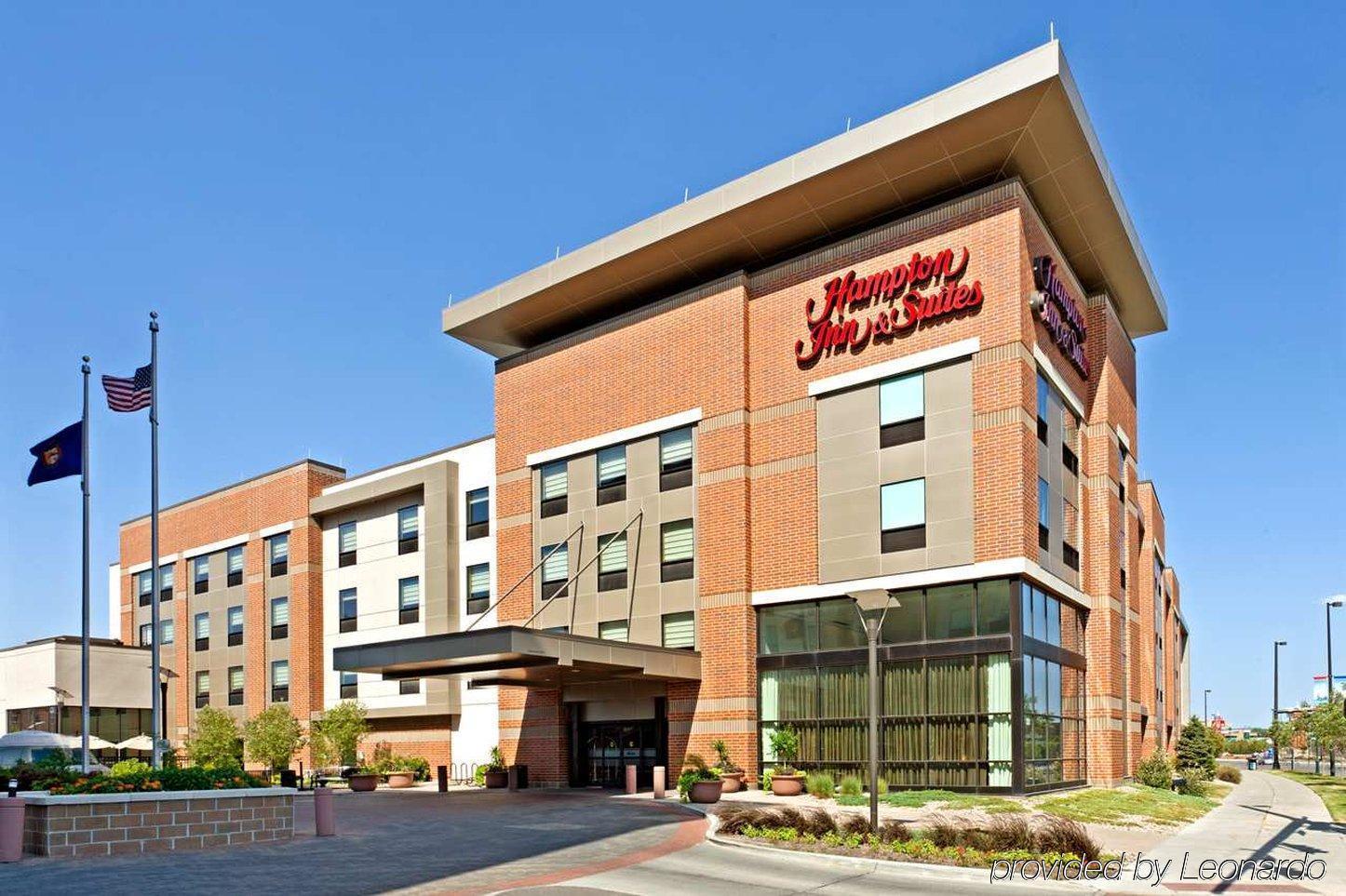 Hampton Inn & Suites Omaha-Downtown Exterior photo